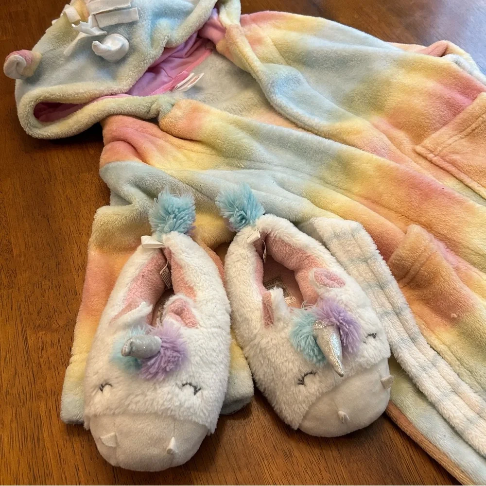 Unicorn Slippers | Toddler Girl Size 7/8 | Carter’s🦄